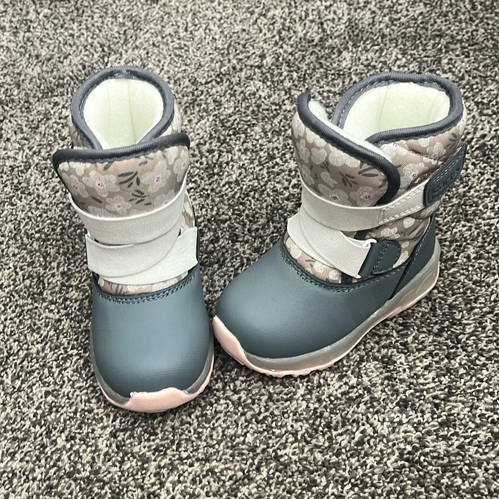 Carters floral light up snow boots toddler size 5